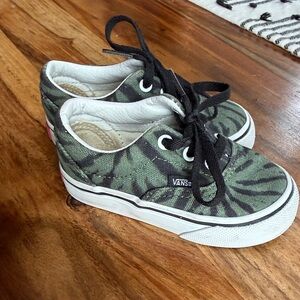 Vans Kids Green Camo Low-Top Sneakers with Black Laces